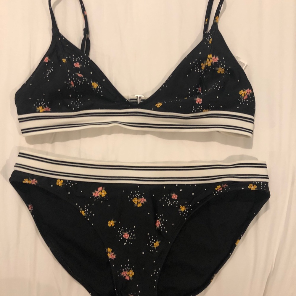 Triangle bathing suit set